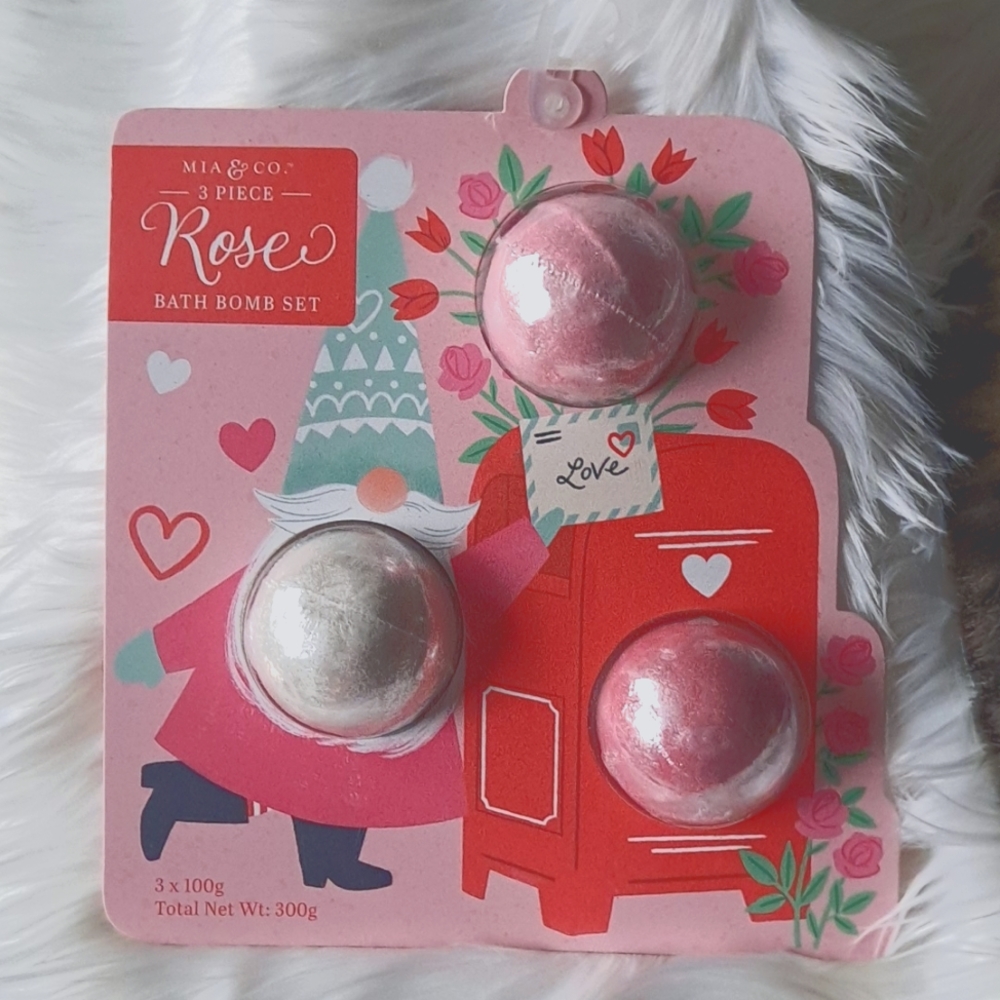 New-Mia& Co 3 Piece Bath Bomb Set